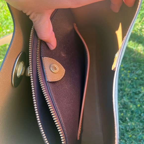 Purchased purse in 2022 used about 8-10 times in great condition, great space!